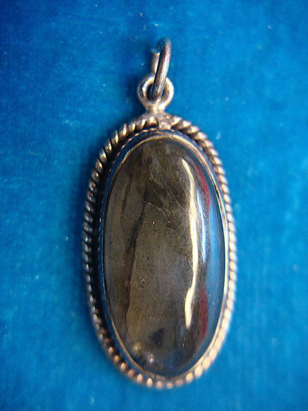 Sterling Silver Labradorite Pendant - Oval Iridescent Stone, Pre-Owned Excellent Condition