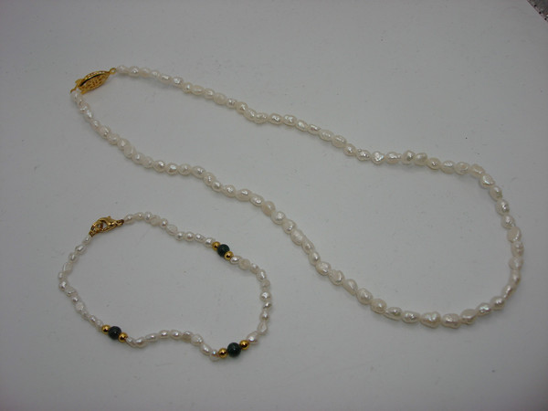 Vintage Freshwater Pearl Choker & Bracelet Set with Jadeite Beads - Gold Tone