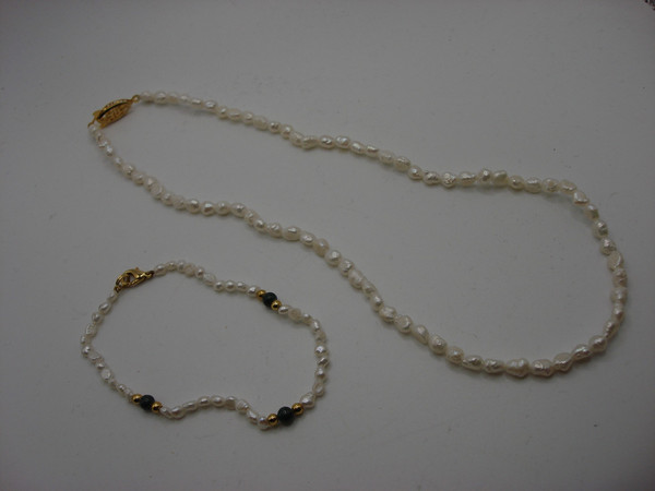 Vintage Freshwater Pearl Choker & Bracelet Set with Jadeite Beads - Gold Tone