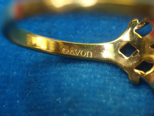 Vintage 1970s Avon Gold Tone Ring - Size 9, Excellent Condition