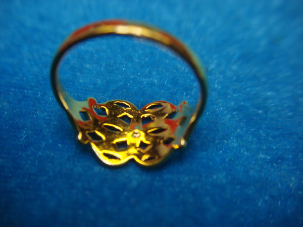 Vintage 1970s Avon Gold Tone Ring - Size 9, Excellent Condition