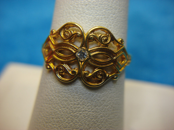 Vintage 1970s Avon Gold Tone Ring - Size 9, Excellent Condition