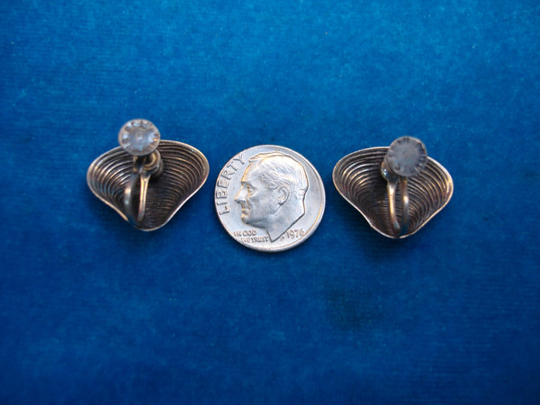 Vintage Beau Sterling Screw-Back Shell Earrings - Unique Pre-Owned Find