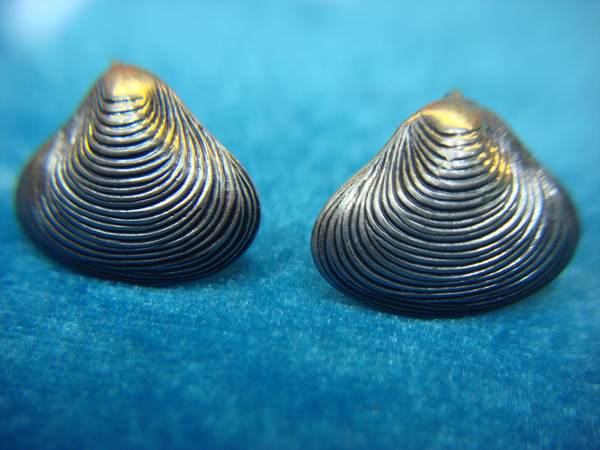 Vintage Beau Sterling Screw-Back Shell Earrings - Unique Pre-Owned Find