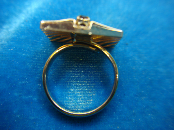 Vintage Gold Tone Ring w/ Red Stone Accents - Adjustable Size 6-8