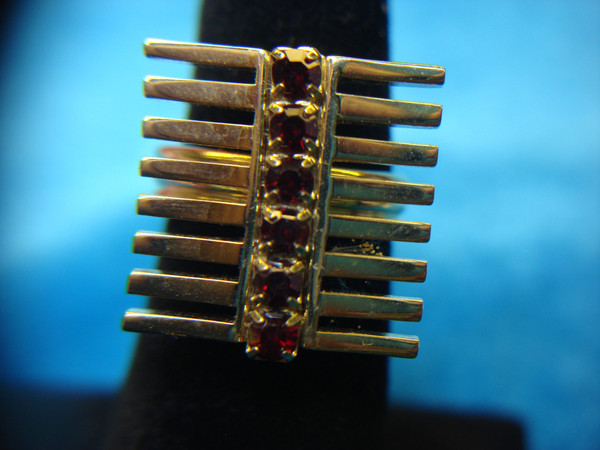Vintage Gold Tone Ring w/ Red Stone Accents - Adjustable Size 6-8