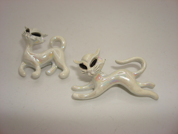 Vintage Lusterware Cat Pins - Enamel Pin Pair (Excellent Condition)