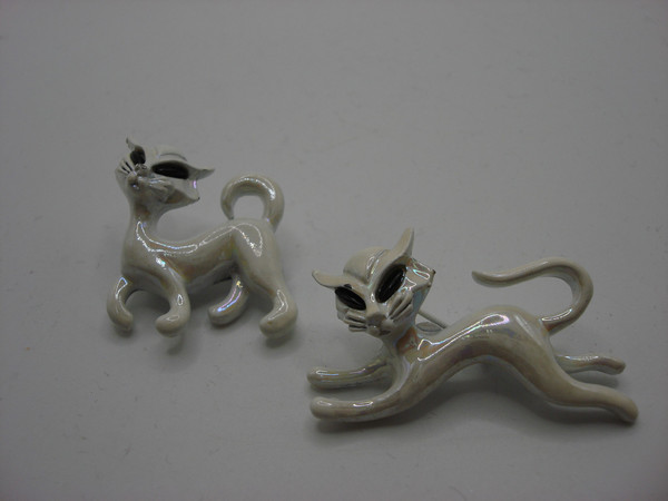 Vintage Lusterware Cat Pins - Enamel Pin Pair (Excellent Condition)