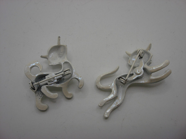 Vintage Lusterware Cat Pins - Enamel Pin Pair (Excellent Condition)