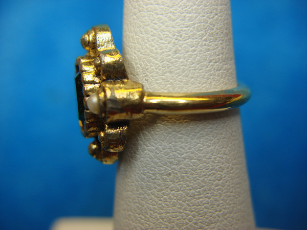 Vintage 1976 Avon Versailles Ring - Retired Jewelry, Size 4-5 (Nice Condition)