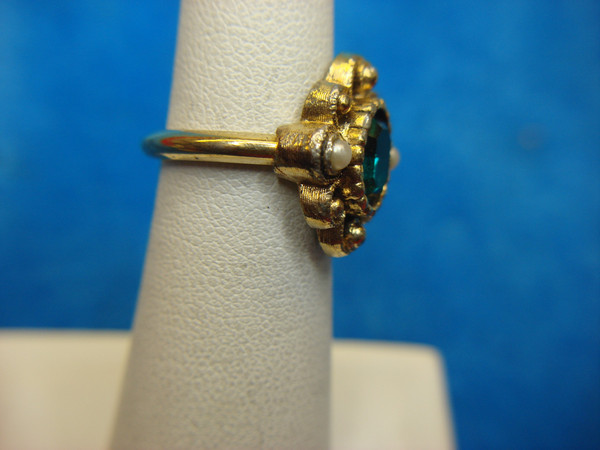 Vintage 1976 Avon Versailles Ring - Retired Jewelry, Size 4-5 (Nice Condition)