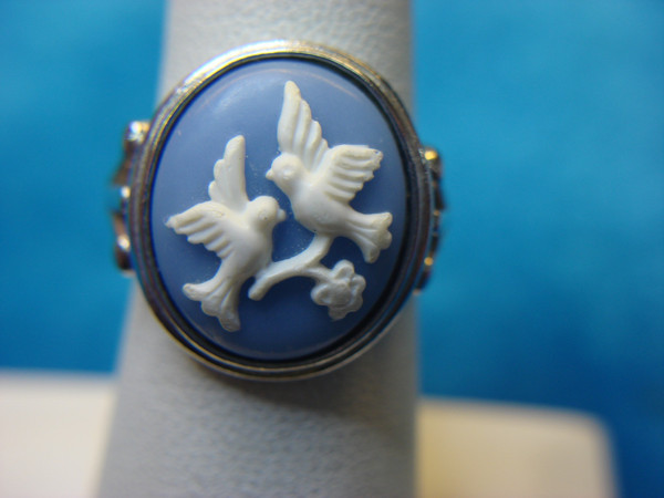 Vintage 1980s Avon Cameo Dove Ring - Silver Tone, Size 5 1/2 (Excellent Condition)