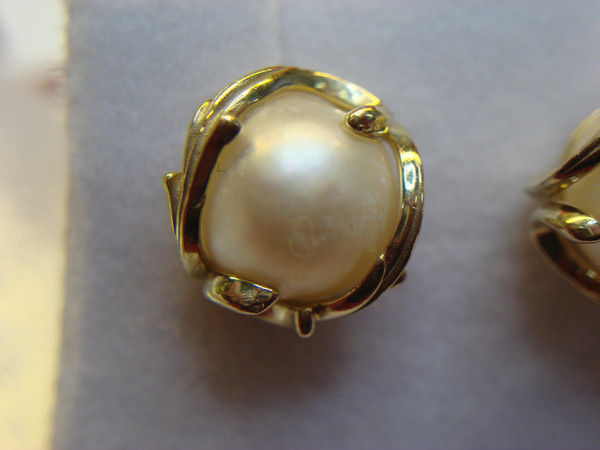 Vintage Ballou Mabe Pearl Earrings | 14K Gold Studs, Fancy Design (9mm)