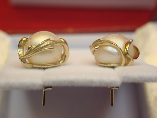 Vintage Ballou Mabe Pearl Earrings | 14K Gold Studs, Fancy Design (9mm)