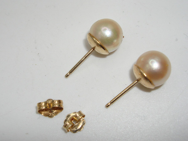 Elegant 14K Gold Freshwater Cultured Pearl Stud Earrings (8mm)