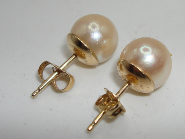 Elegant 14K Gold Freshwater Cultured Pearl Stud Earrings (8mm)