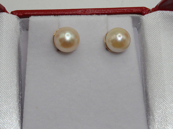 Elegant 14K Gold Freshwater Cultured Pearl Stud Earrings (8mm)