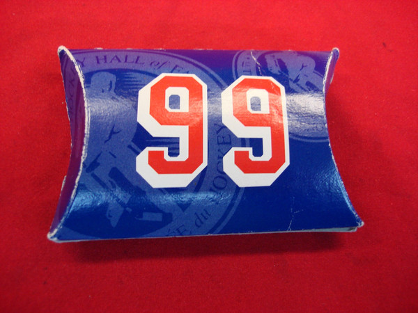 Limited Edition Wayne Gretzky Hockey Hall of Fame Silver Coin (1999)