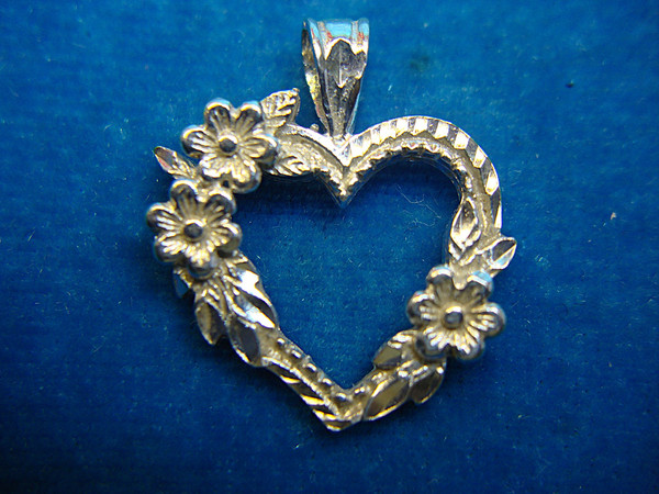 Sterling Silver Floral Heart Pendant - Elegant Pre-Owned Design