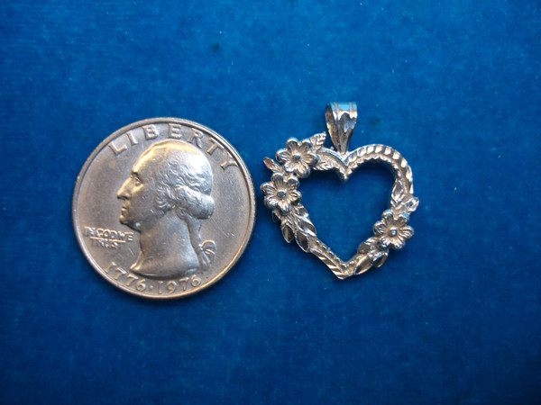 Sterling Silver Floral Heart Pendant - Elegant Pre-Owned Design