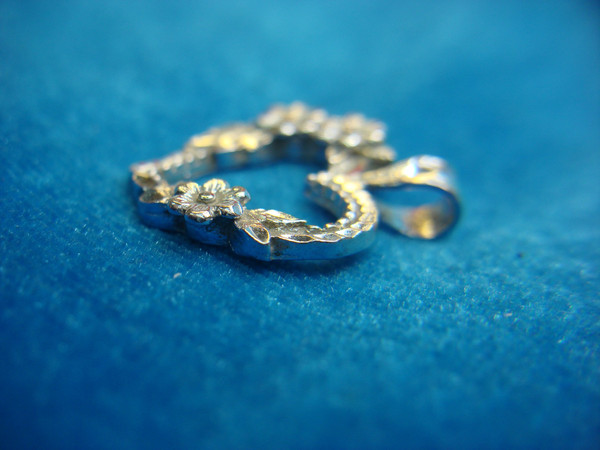 Sterling Silver Floral Heart Pendant - Elegant Pre-Owned Design