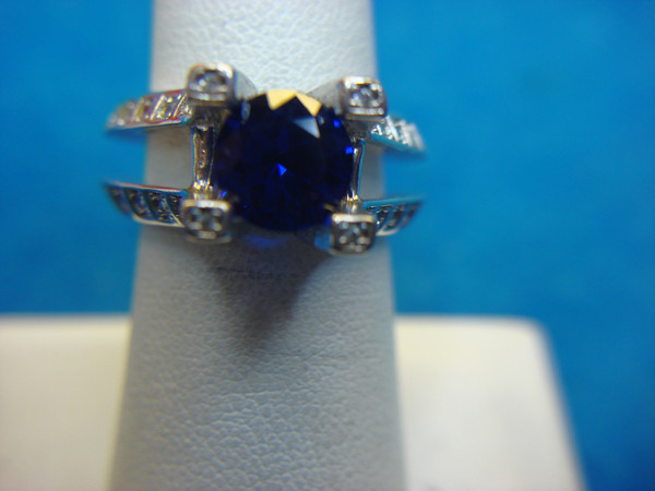 Eye-Catching Silver Tone Ring with Floating Blue Stone & CZ Accents (Size 7)