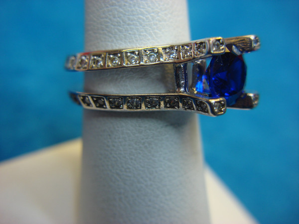 Eye-Catching Silver Tone Ring with Floating Blue Stone & CZ Accents (Size 7)