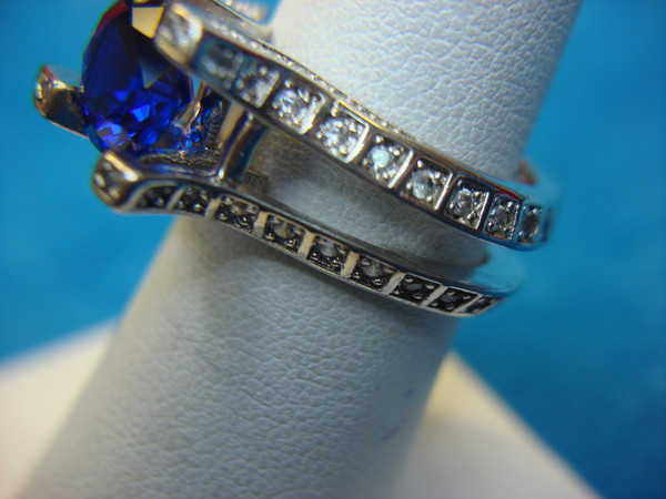 Eye-Catching Silver Tone Ring with Floating Blue Stone & CZ Accents (Size 7)