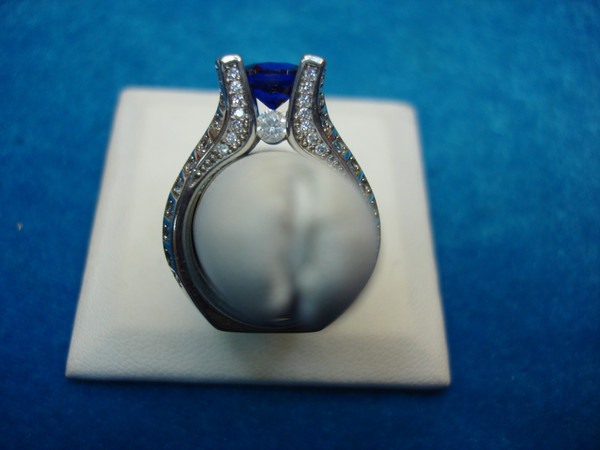 Eye-Catching Silver Tone Ring with Floating Blue Stone & CZ Accents (Size 7)