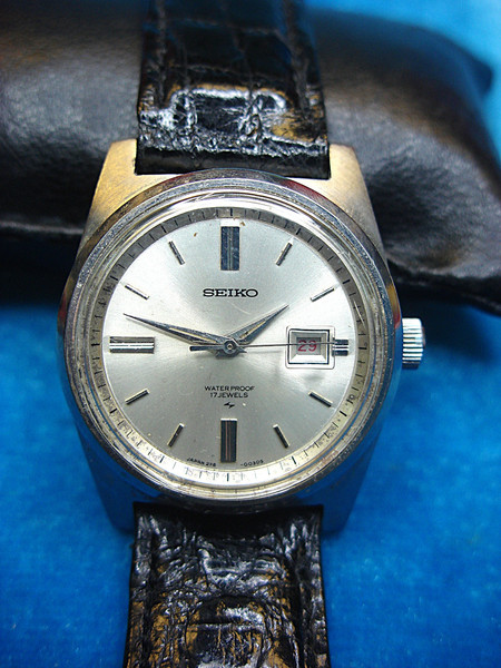 Vintage Seiko Women's Wristwatch - 17 Jewels, Stainless Steel Case & Black Alligator Band