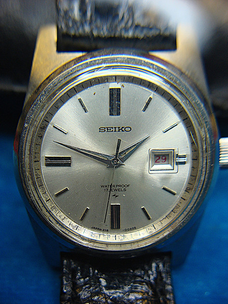 Vintage Seiko Women's Wristwatch - 17 Jewels, Stainless Steel Case & Black Alligator Band