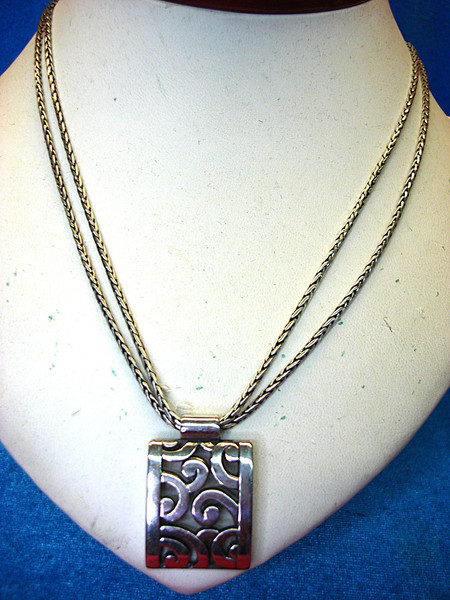 Elegant Deco Lace Fashion Necklace with Slide Pendant (16-18