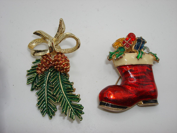 Vintage Christmas Pins & Earrings Set (8 Pieces) - Lantern, Tin Soldier, Snowman & More