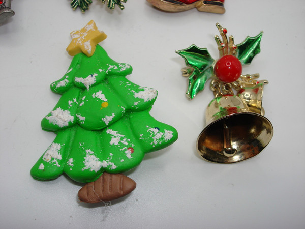 Vintage Christmas Pins & Earrings Set (8 Pieces) - Lantern, Tin Soldier, Snowman & More