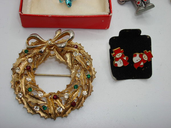 Vintage Christmas Pins & Earrings Set (8 Pieces) - Lantern, Tin Soldier, Snowman & More