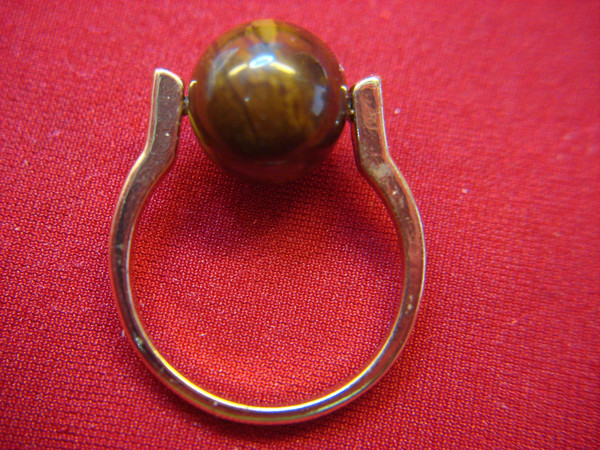 Gold Tone Ring with Unique Mottled Glass Ball - Size 5, Excellent Condition