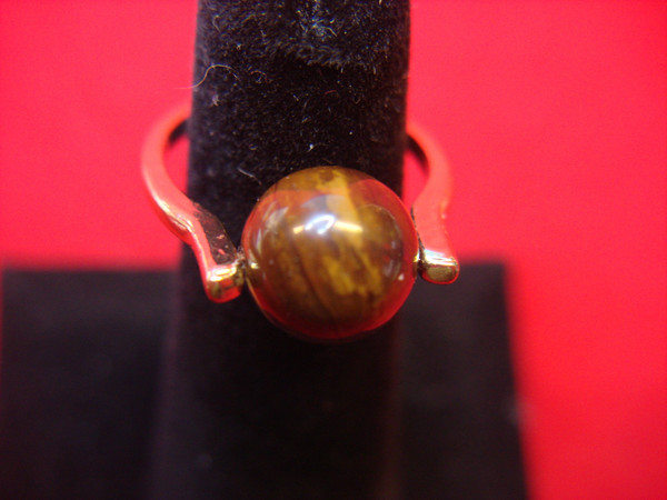 Gold Tone Ring with Unique Mottled Glass Ball - Size 5, Excellent Condition