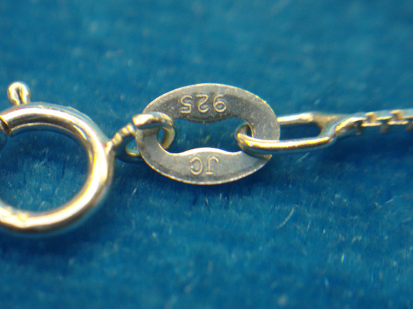 Sterling Silver Cubic Zirconia Pendant Necklace - 18 Inch Box Chain, Pre-Owned Excellent Condition