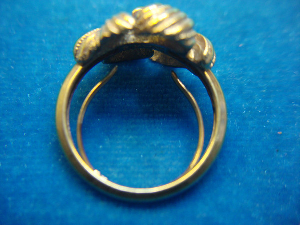 Avon Gold Tone Bow Ring - Adjustable Size 4-7.5 - Pre-Owned