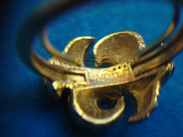 Avon Gold Tone Bow Ring - Adjustable Size 4-7.5 - Pre-Owned