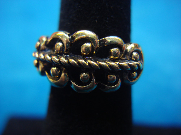 Vintage Avon Gold Tone Filigree Ring (Sizes 5-7)