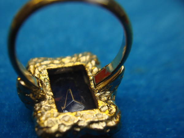 Sarah Coventry Gold Tone Ring with Large Purple Gemstone - Size 7