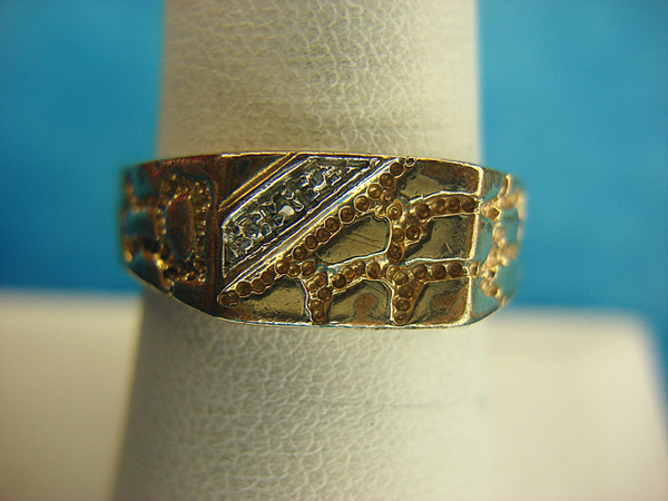 Avon Gold Tone Ring w/ Genuine Accent Diamond - Size 7 3/4, Pre-Owned