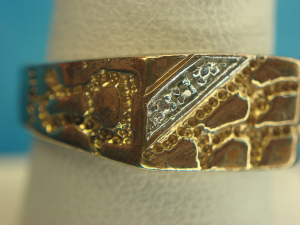 Avon Gold Tone Ring w/ Genuine Accent Diamond - Size 7 3/4, Pre-Owned