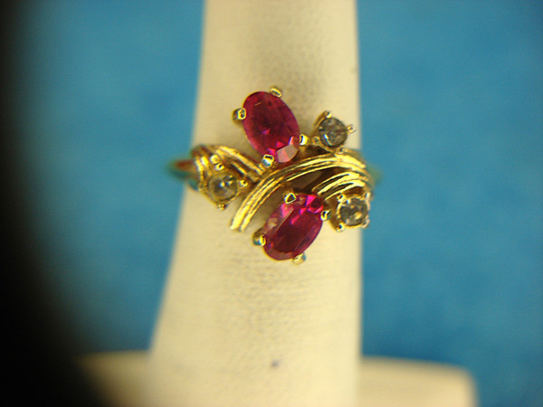 Pre-Owned Avon Gold Tone Ring with Red Marquise Stones & Brilliants - Size 4-5