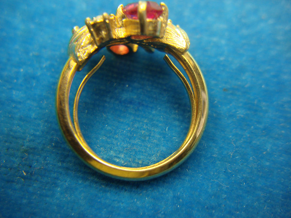 Pre-Owned Avon Gold Tone Ring with Red Marquise Stones & Brilliants - Size 4-5