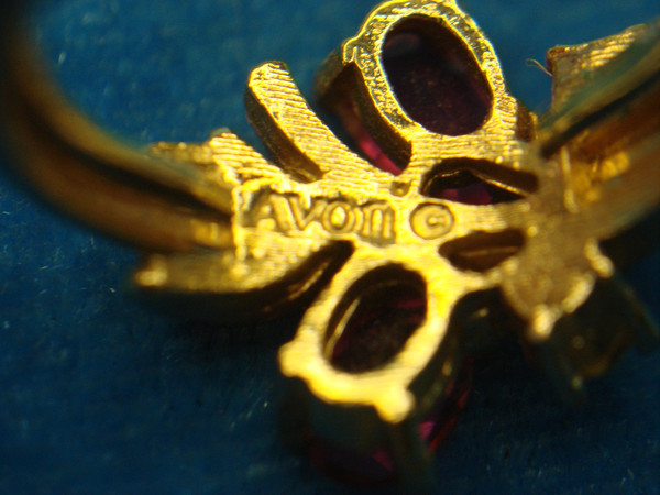 Pre-Owned Avon Gold Tone Ring with Red Marquise Stones & Brilliants - Size 4-5