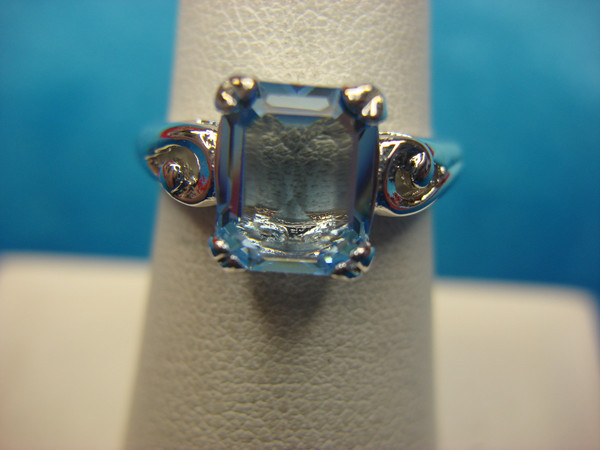 Avon Silver Tone Ring with Emerald Cut Blue Stone - Size 6.5