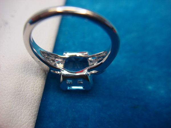 Avon Silver Tone Ring with Emerald Cut Blue Stone - Size 6.5