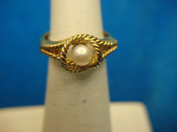 Avon Gold Tone Ring with Faux Pearl & Fancy Setting (Sizes 4-6) - Elegant & Adjustable